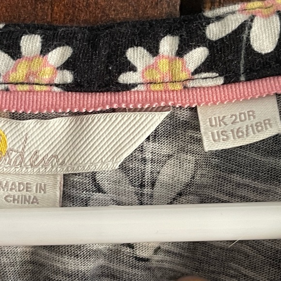 Boden floral jersey top with ruffle neck size 16/18R - Picture 7 of 7